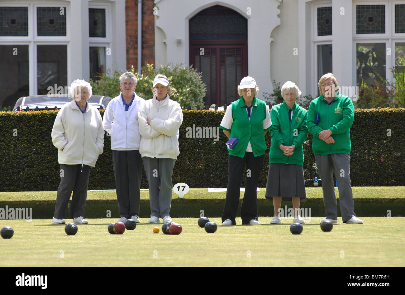 Women playing bowls hires stock photography and images Alamy